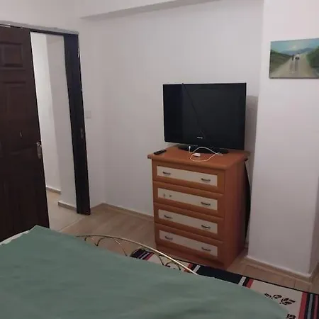 Yenifoca Merkezde Tas Triplex. * Izmir