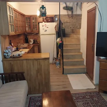 Yenifoca Merkezde Tas Triplex. Feriehus *