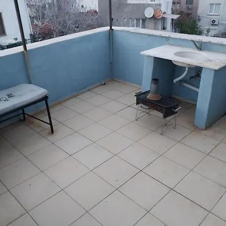 Yenifoca Merkezde Tas Triplex. Izmir