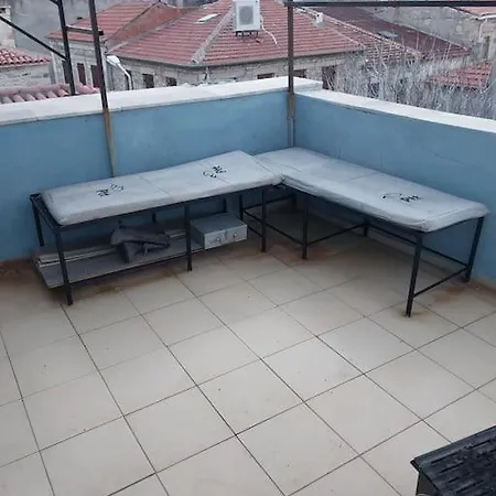 Feriehus Yenifoca Merkezde Tas Triplex.