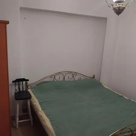 בית נופש Yenifoca Merkezde Tas Triplex.