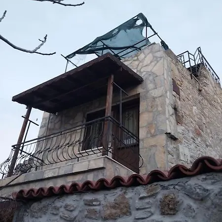 Feriehus Yenifoca Merkezde Tas Triplex.