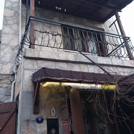 Yenifoca Merkezde Tas Triplex. Feriehus