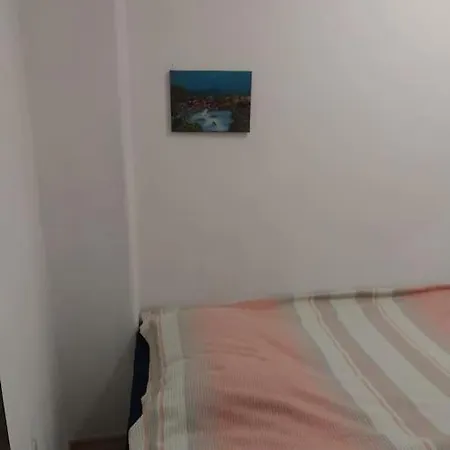 Yenifoca Merkezde Tas Triplex. بيت للعطل إزمير