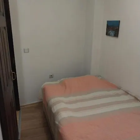 Yenifoca Merkezde Tas Triplex. بيت للعطل